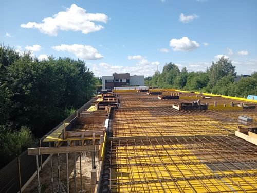 Qualitativ hochwertiges Fundament in der finalen Bauphase mit Stahlarmierung